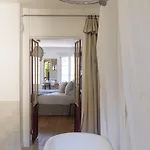 Maison Seize Nocleg ze śniadaniem 3*