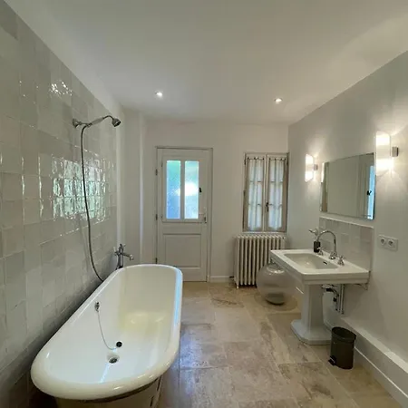 Maison Seize 3*