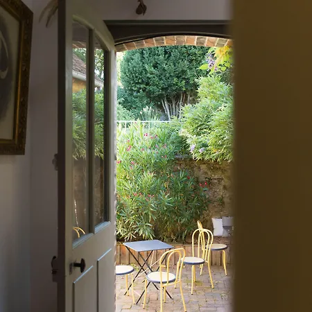 Maison Seize Bed & Breakfast 3*