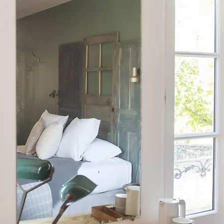 Couette-café Maison Seize 3*