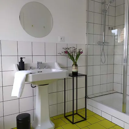 Couette-café Maison Seize 3*