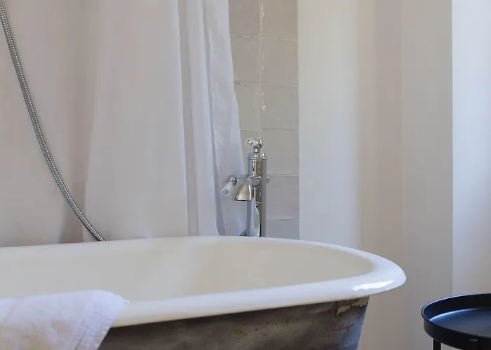 Maison Seize Bed and Breakfast